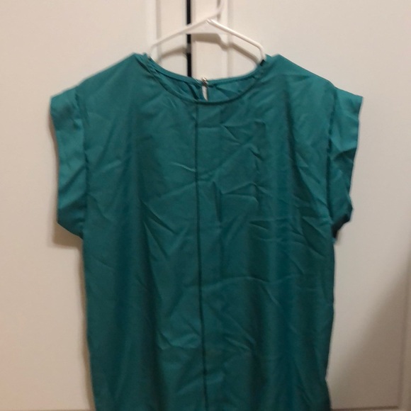 Green women’s blouse. Perfect for work. - Picture 3 of 4
